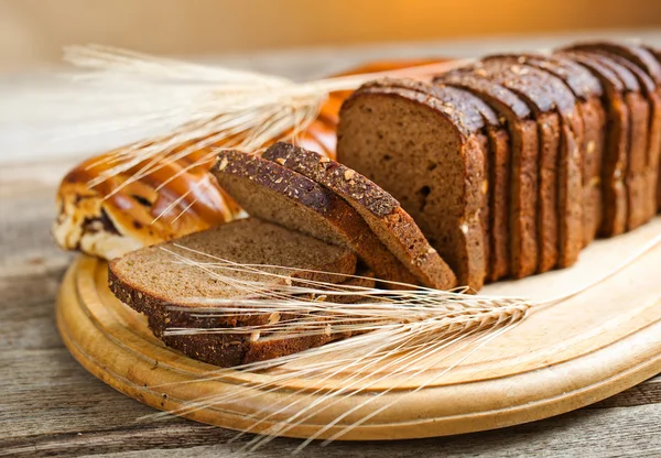 Rozs kenyér és a rozs fül — Stock Fotó