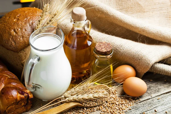 Bread and milk — Stock Photo, Image