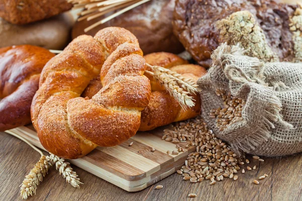 Bread and grain — Stock Photo, Image