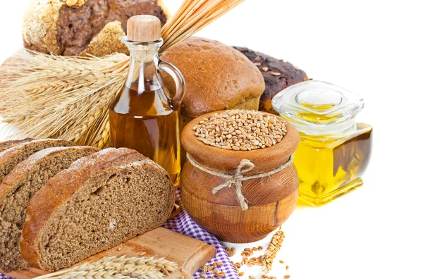 dilimlenmiş kahverengi ekmek