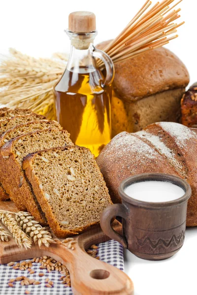 dilimlenmiş kahverengi ekmek