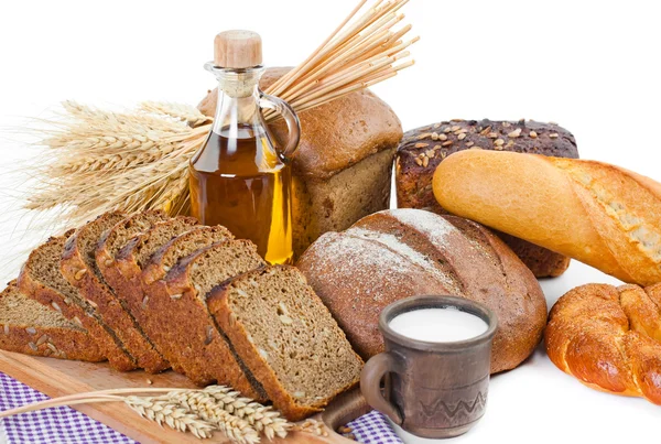 dilimlenmiş kahverengi ekmek