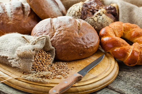 Sliced brown bread — Stock Photo, Image