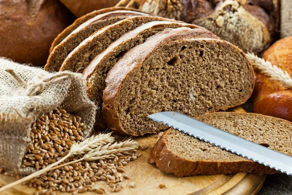 Sliced brown bread — Stock Photo, Image