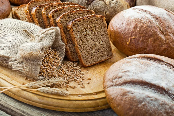 Bread and grain — Stock Photo, Image