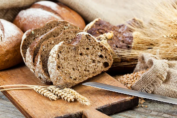Хлеб и зерно — стоковое фото