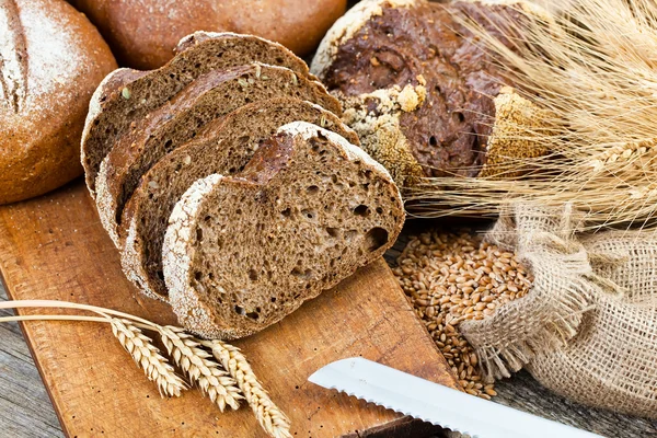 Bread and grain — Stock Photo, Image