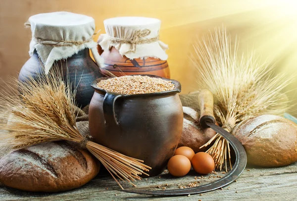 Grain and bread — Stock Photo, Image