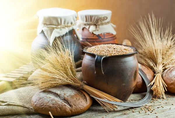 Зерно и хлеб — стоковое фото