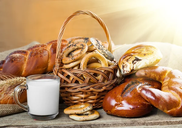 Samenstelling van brood en melk — Stockfoto