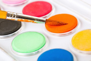 boya ve fırça kompozisyon