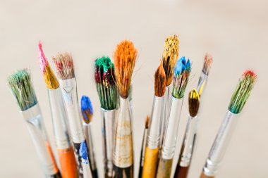 boya ve fırça kompozisyon