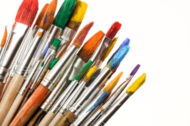 Boyalar ve fırçalar.