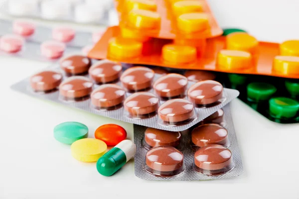 Högen av färgglada piller. — Stockfoto