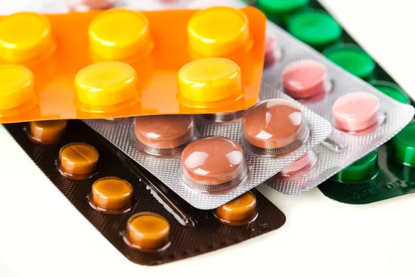 Un mucchio di pillole colorate . — Foto Stock