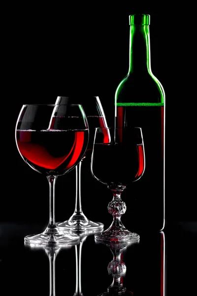 Wein Glas Auf Schwarzem Hintergrund — Stockfoto
