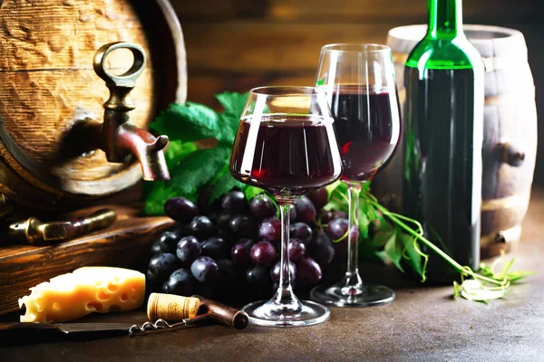 Víno Sklenici Starém Pozadí — Stock fotografie