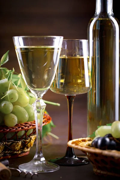 Wine Glass Bottle Grapes Old Background — Stock Photo, Image