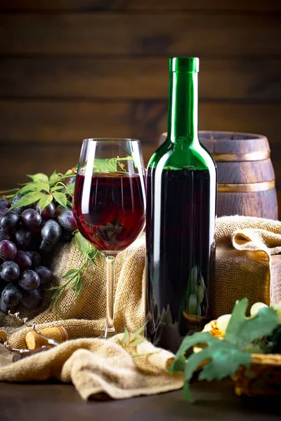 Wine Glass Bottle Grapes Old Background — Stock Photo, Image