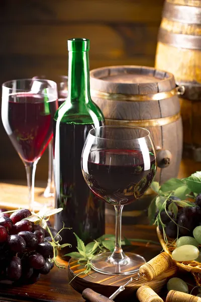 Copa Vino Con Botella Uvas Sobre Fondo Viejo — Foto de Stock