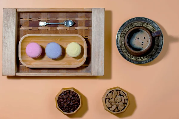 Kaffee Mit Dessert Auf Einem Hellen — Stockfoto