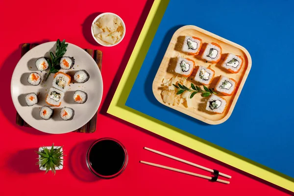 Sushi Plate Bright Colored Background — Stockfoto