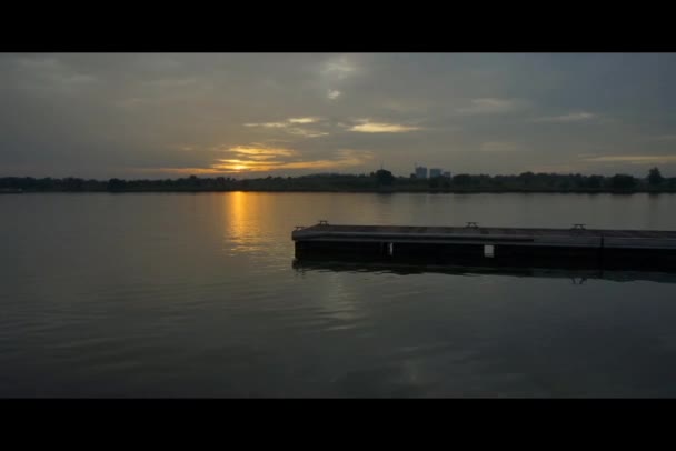 Coucher du soleil de laps de temps au lac putrajaya — ストック動画