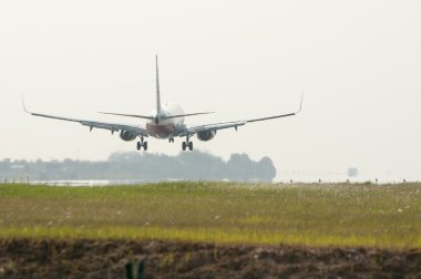 Boeing 737 iniş için hazır