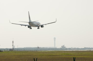 Boeing 737 iniş için hazır