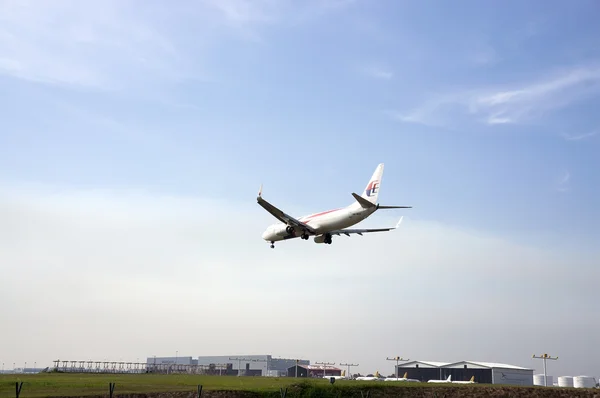 Boeing 737 iniş için hazır — Stok fotoğraf