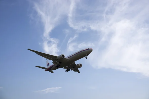 Boeing 747 готова для посадки — стокове фото