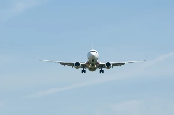 Vliegtuig klaar voor de Landing — Stockfoto