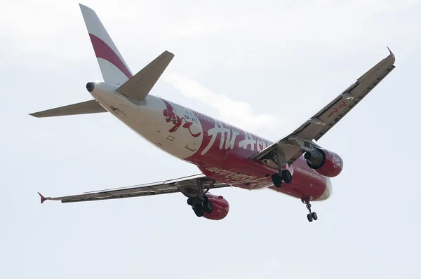 Airbus a320 216 klaar voor de landing — Stockfoto