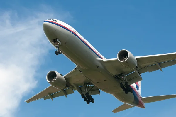 Boeing 777-2H6 (ER) Pronto para aterrissar Fotos De Bancos De Imagens