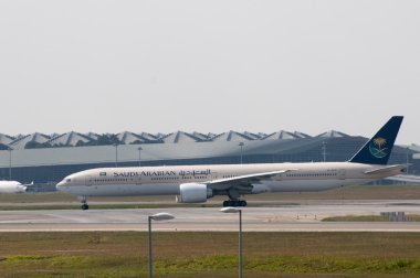 Boeing 777 havalanıyor.