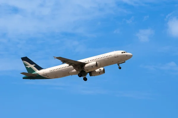 Airbus A320 decolagem — Fotografia de Stock