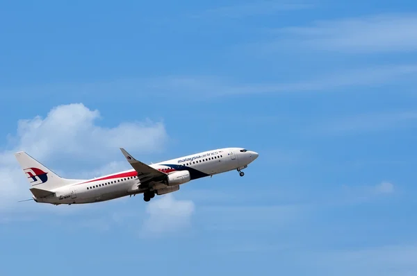ボーイング 737-400 の離陸 — ストック写真