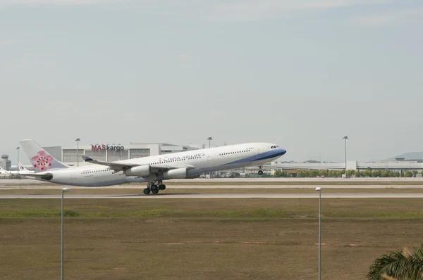 Descolagem do Airbus A340 — Fotografia de Stock