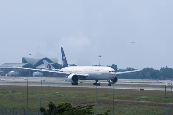 Boeing 777 Take Off — Stock Photo, Image