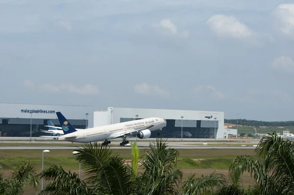 Boeing 777 Take Off — Stock Photo, Image