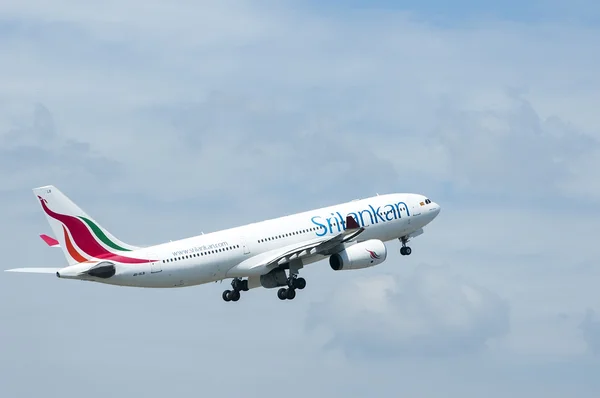 Airbus A330 Take Off — Stock Photo, Image