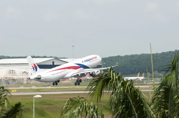 Airbus A330 Despegue —  Fotos de Stock