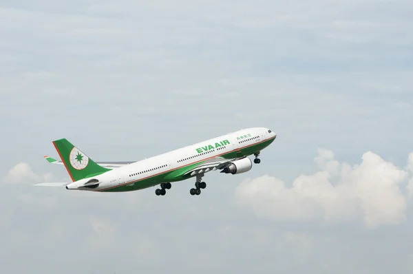 Airbus A330 Take Off — Stock Photo, Image