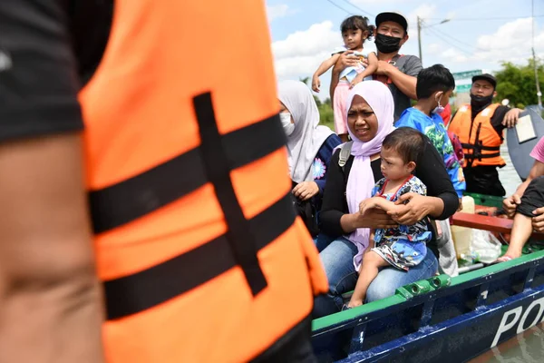 Sepang December 20Th Översvämningsoffer Evakueras Royal Malaysia Police Medlemmar Rtb — Stockfoto