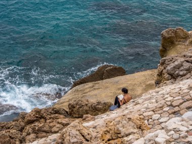 Deniz kenarında okuma