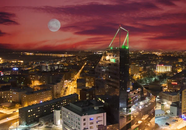 Natt syn på tallinn från toppen av hus — Stockfoto