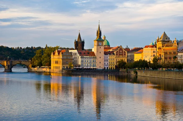Прага и Влтава — стоковое фото