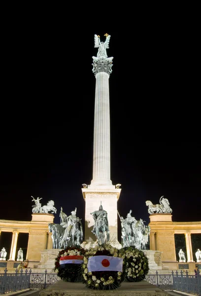 Praça dos heróis — Fotografia de Stock