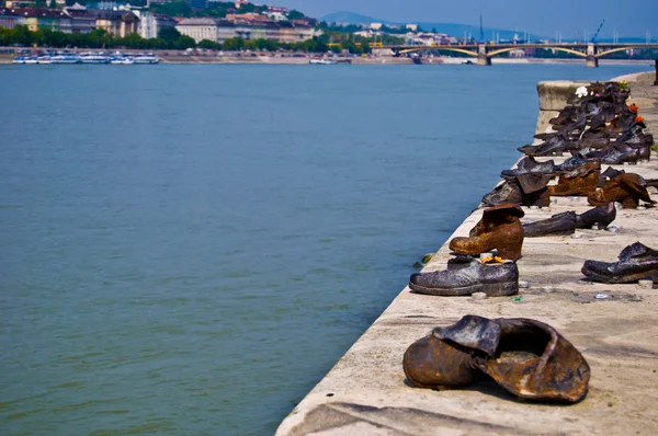 Memorial at the Danube — Stock Photo, Image