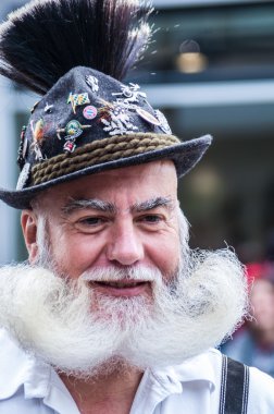 geçit töreni wiesn hosts